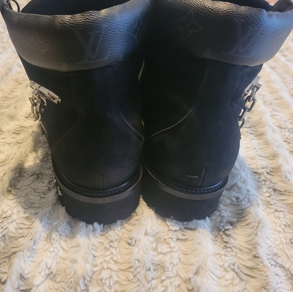Mens Authentic Louis Vuitton Boots - Picture 3 of 13